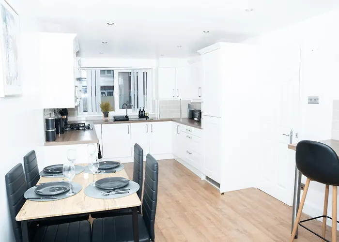 Stylish 3 Bed House With Free Parking Hébergement de vacances Leeds (West Yorkshire)