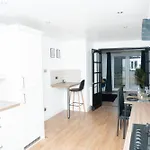 Ferienhaus Stylish 3 Bed House With Free Parking *