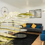 Ferienhaus Stylish 3 Bed House With Free Parking Leeds (West Yorkshire)