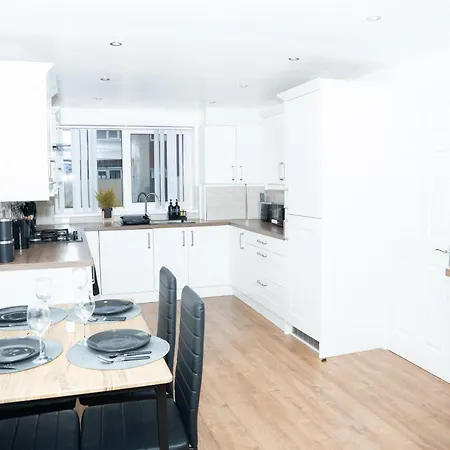 Stylish 3 Bed House With Free Parking 度假居 利兹