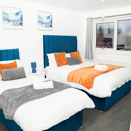 Stylish 3 Bed House With Free Parking 度假居