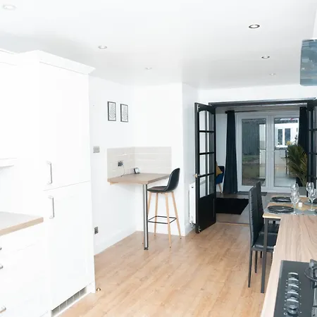 別荘 Stylish 3 Bed House With Free Parking *