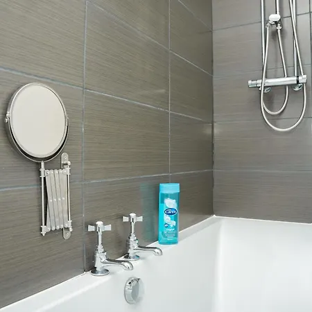 Stylish 3 Bed House With Free Parking 度假居 利兹