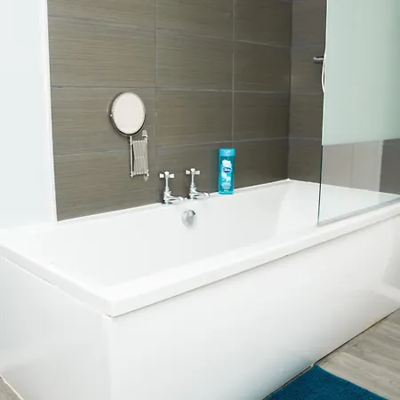 Tatil Evi Stylish 3 Bed House With Free Parking
