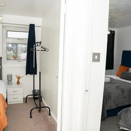 Stylish 3 Bed House With Free Parking 利兹