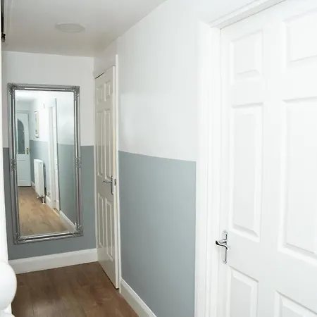 Holiday home Stylish 3 Bed House With Free Parking Leeds (West Yorkshire)