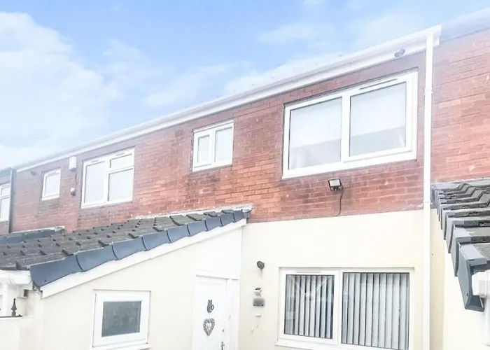 Stylish 3 Bed House With Free Parking *