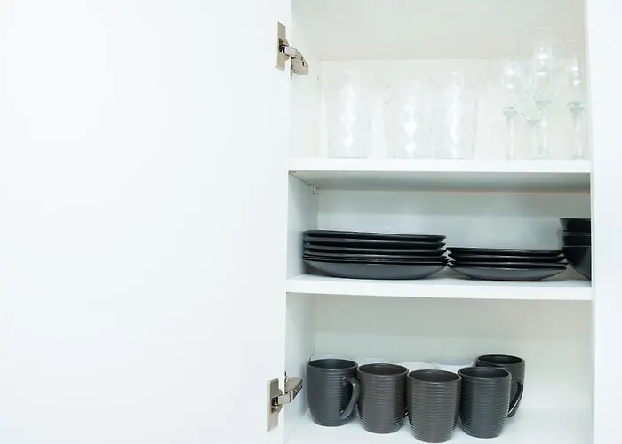 Stylish 3 Bed House With Free Parking 리즈