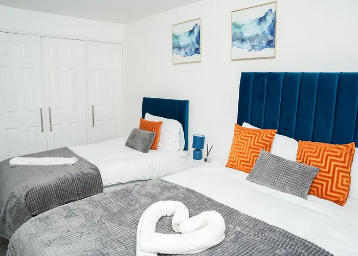 Stylish 3 Bed House With Free Parking 펜션 *