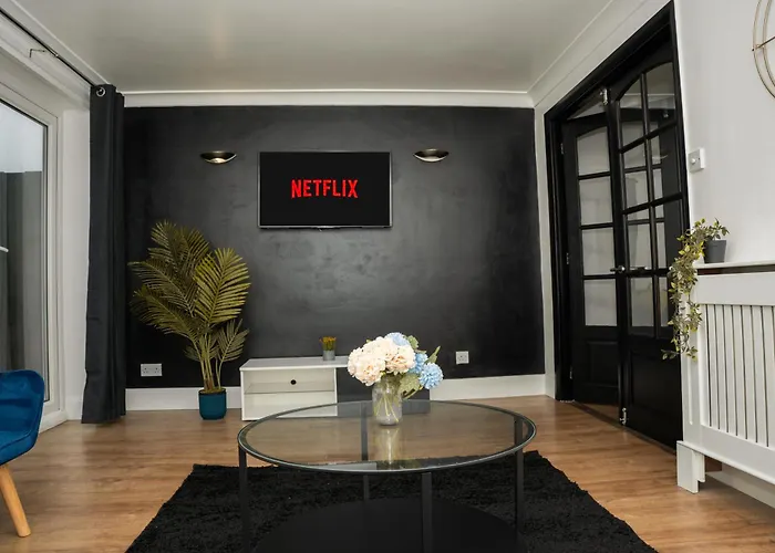 Stylish 3 Bed House With Free Parking 펜션