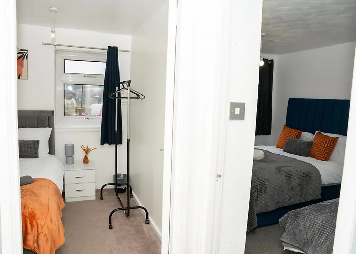 Stylish 3 Bed House With Free Parking Leeds (West Yorkshire)