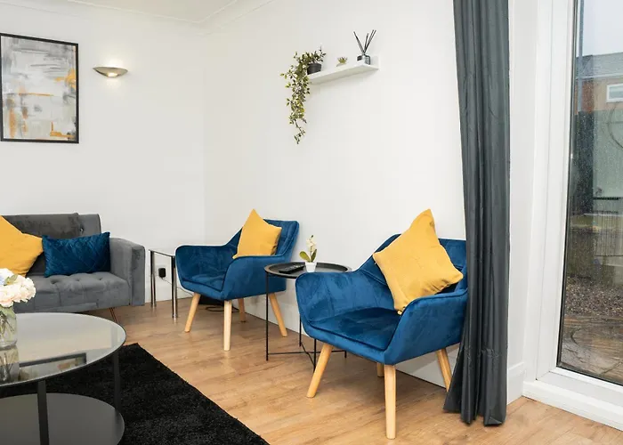 Stylish 3 Bed House With Free Parking Ferienhaus *