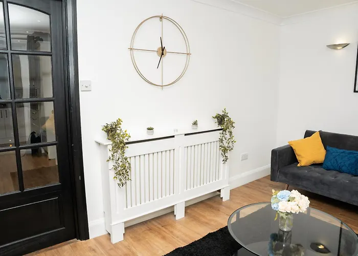 펜션 Stylish 3 Bed House With Free Parking