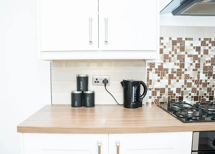 Stylish 3 Bed House With Free Parking