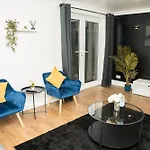 Stylish 3 Bed House With Free Parking בית נופש לידס
