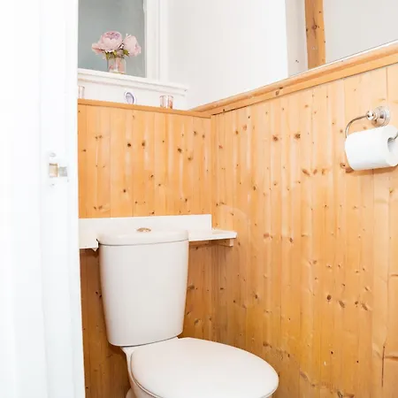 Stylish 3 Bed House With Free Parking * Лидс