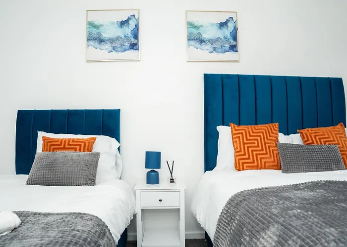 Stylish 3 Bed House With Free Parking *