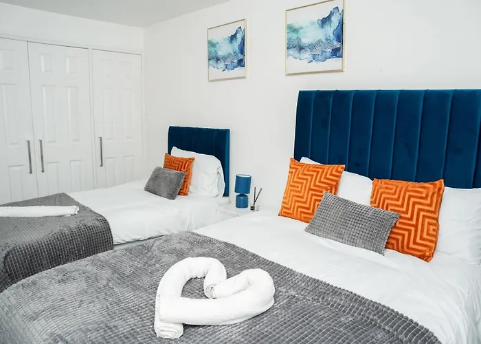 Stylish 3 Bed House With Free Parking * Leeds (West Yorkshire)