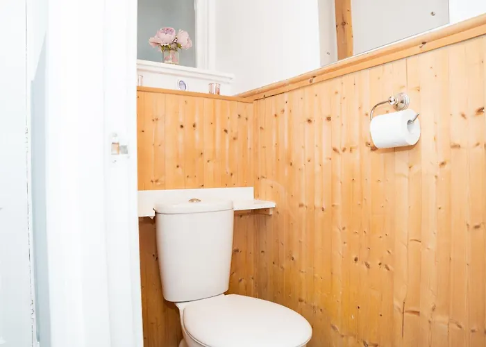 Stylish 3 Bed House With Free Parking * Leeds (West Yorkshire)