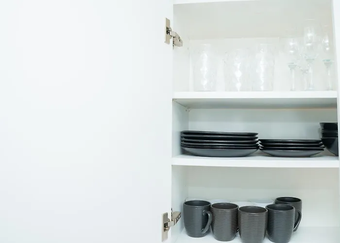 Holiday home Stylish 3 Bed House With Free Parking *