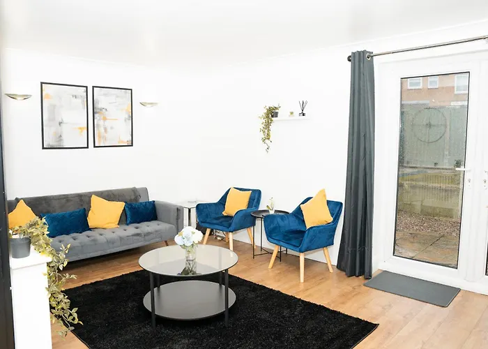 Stylish 3 Bed House With Free Parking * Leeds (West Yorkshire)