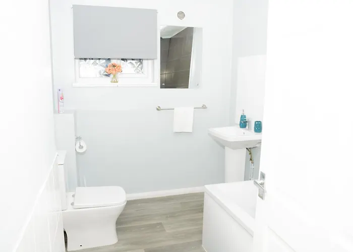 Holiday home Stylish 3 Bed House With Free Parking Leeds (West Yorkshire)